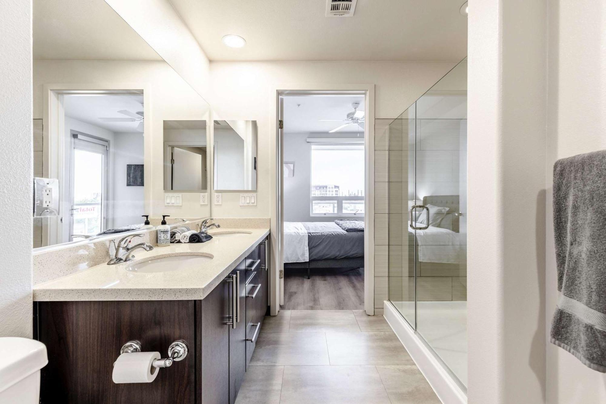 Chic 2br Retreat In The Heart Of Weho