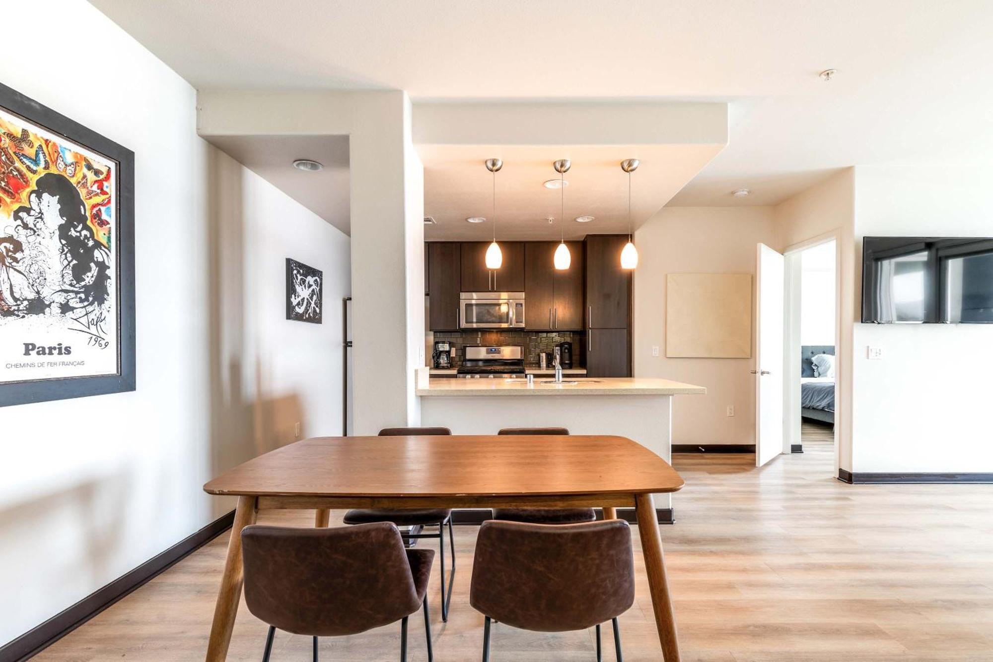 Chic 2br Retreat In The Heart Of Weho Apartment Los Angeles