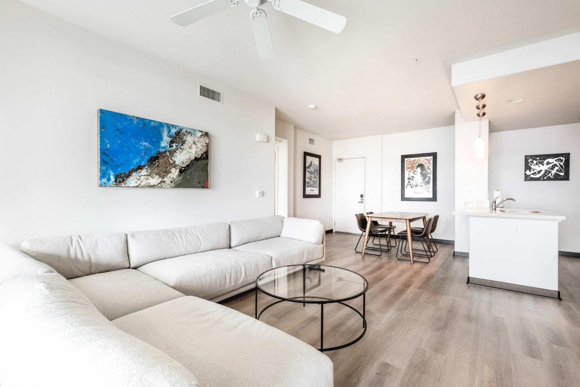 Chic 2br Retreat In The Heart Of Weho Los Angeles
