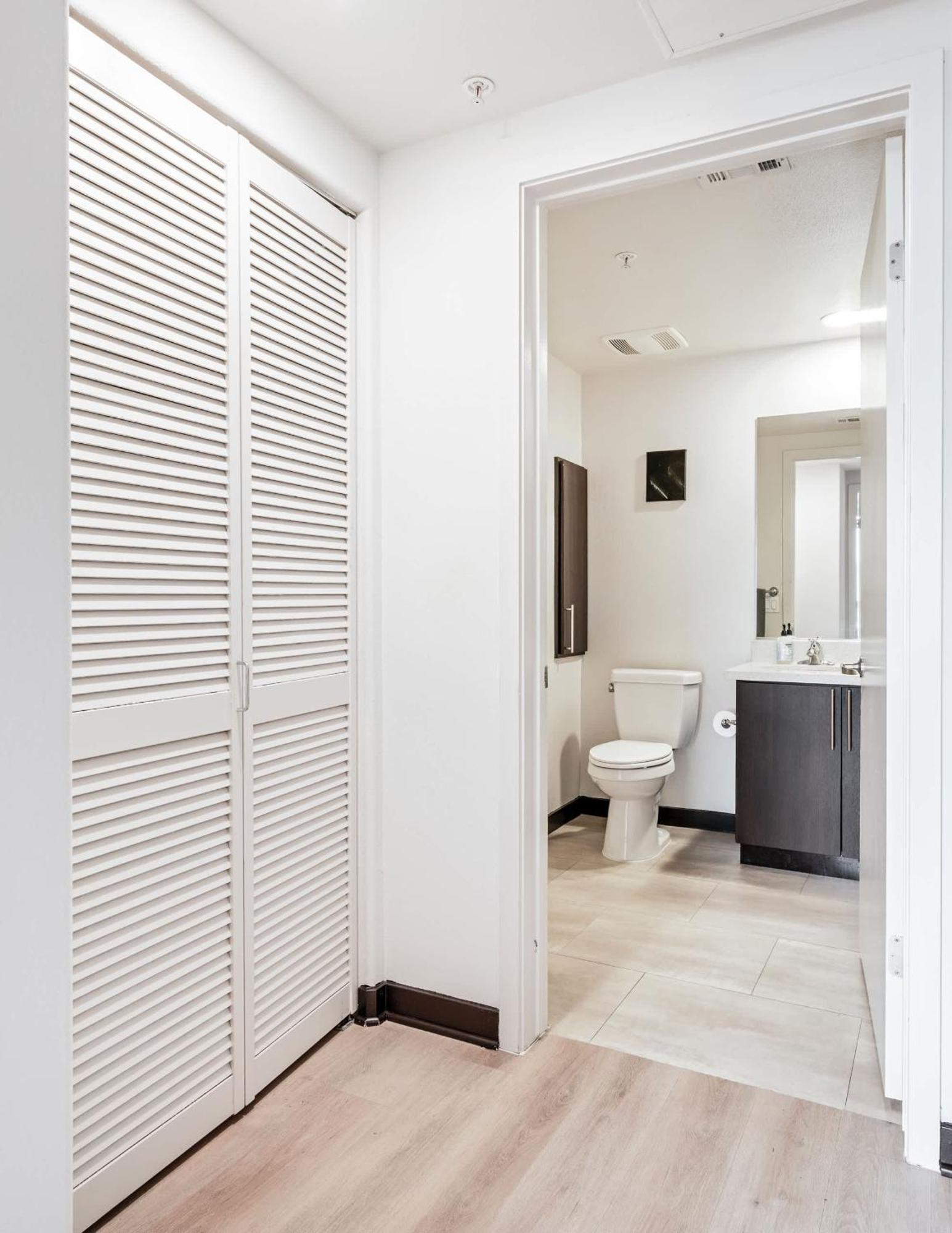Apartment Chic 2br Retreat In The Heart Of Weho *