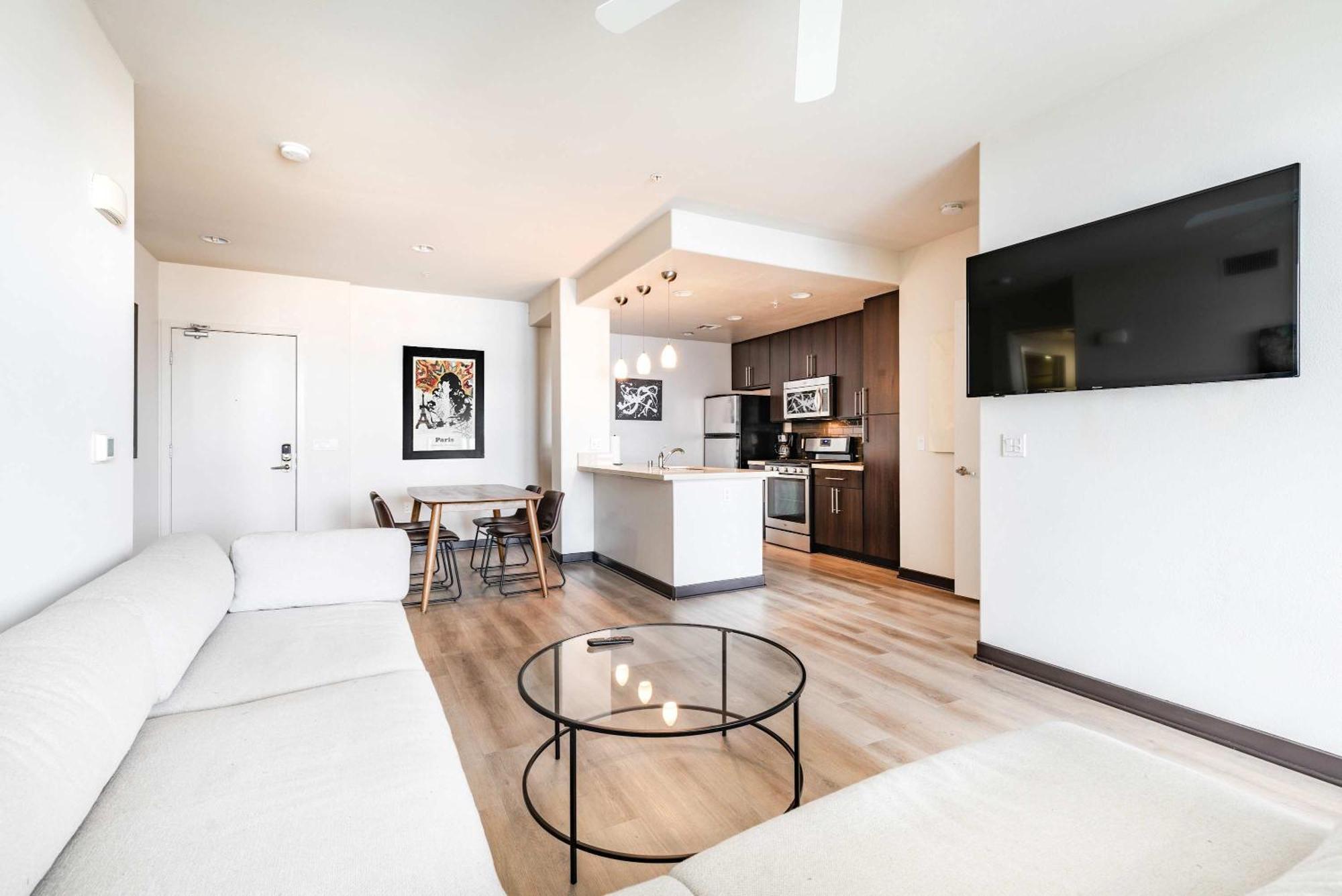 Apartment Chic 2br Retreat In The Heart Of Weho *