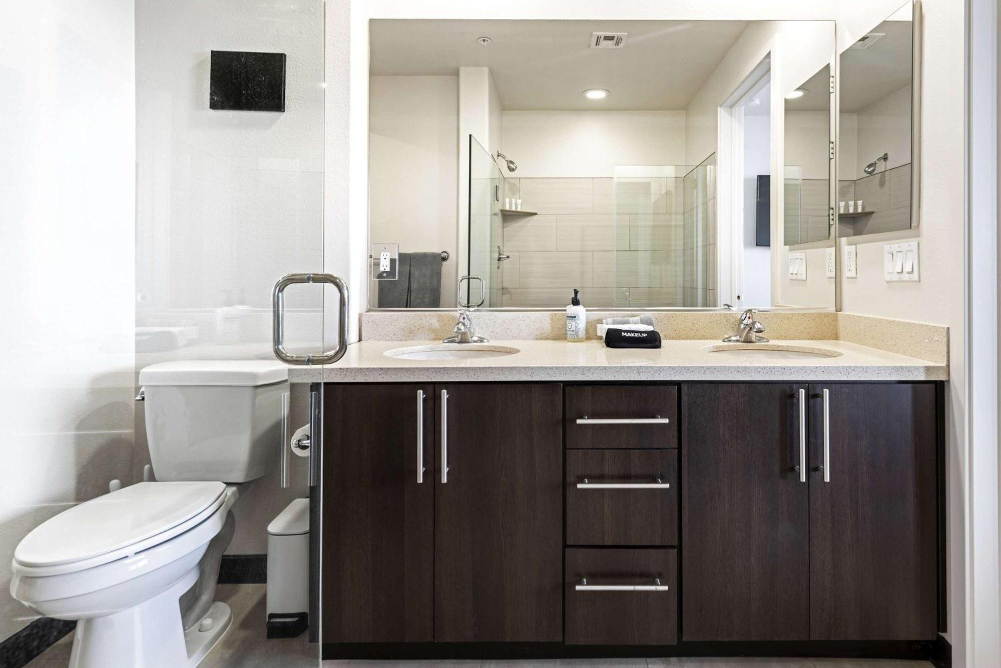 Appartamento Chic 2br Retreat In The Heart Of Weho