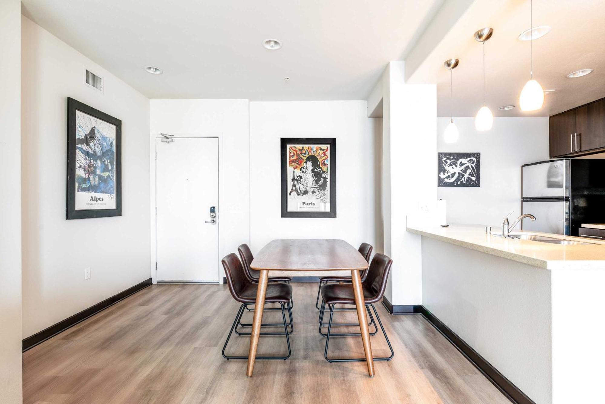 Chic 2br Retreat In The Heart Of Weho Los Angeles