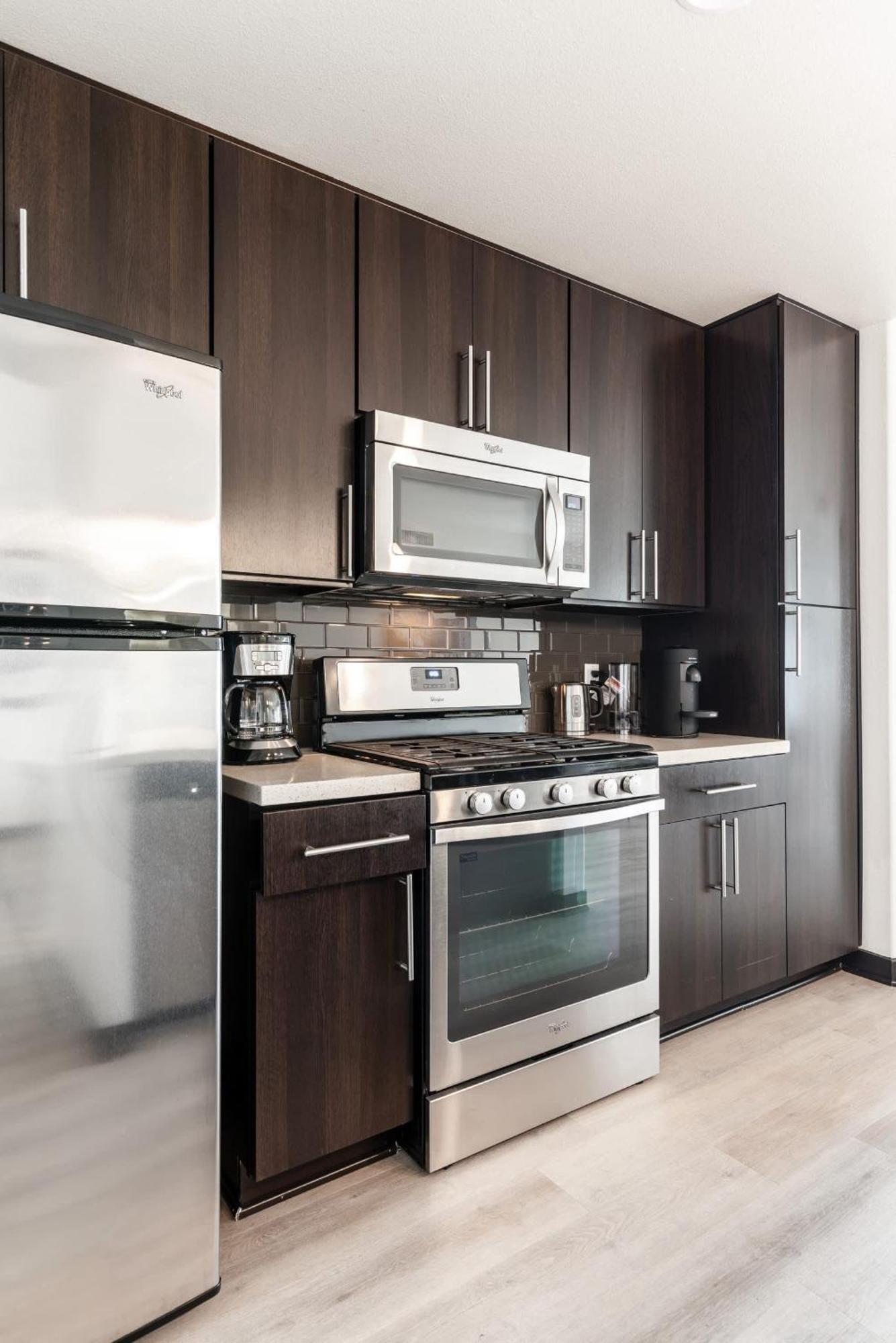 Chic 2br Retreat In The Heart Of Weho Appartamento *