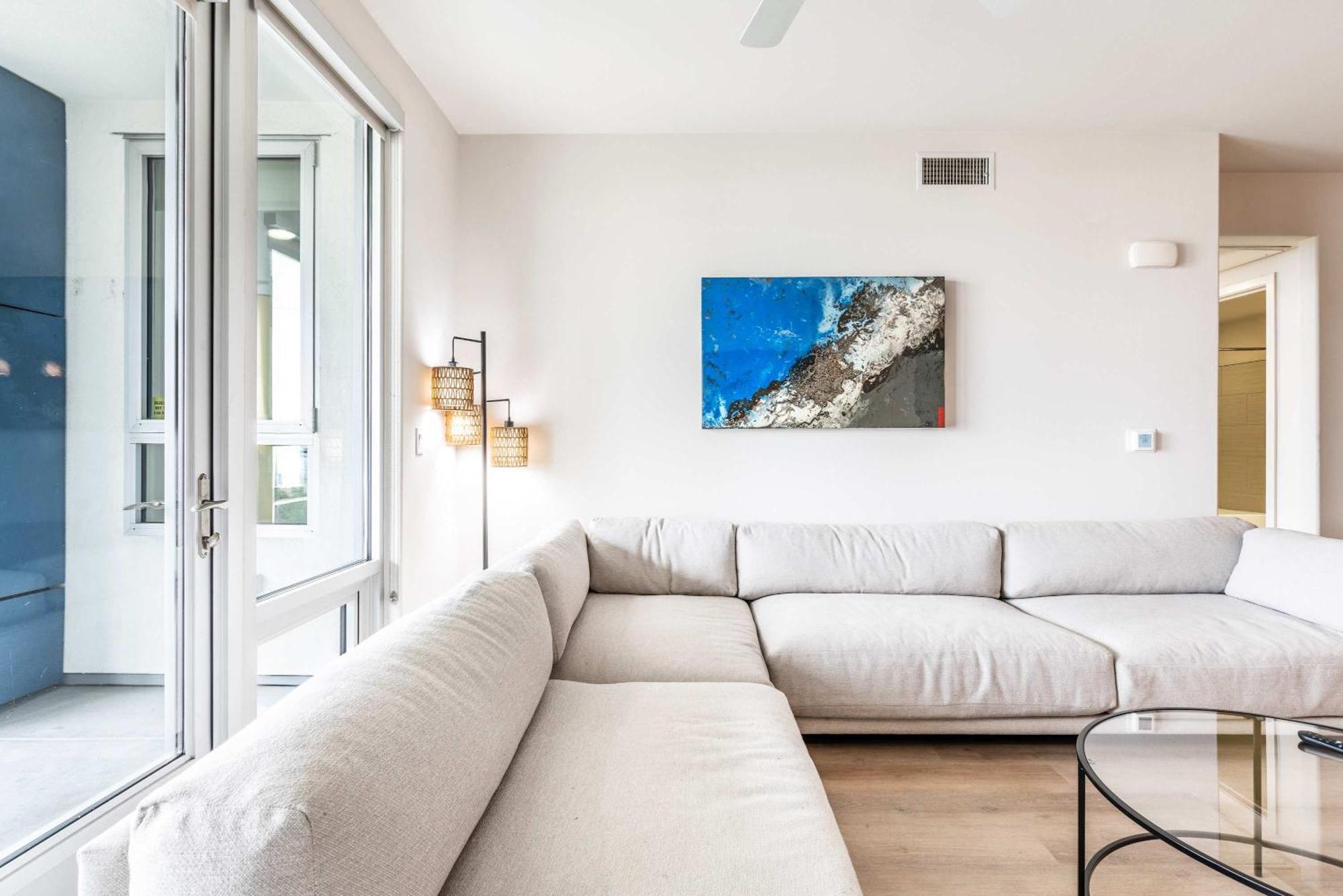 Chic 2br Retreat In The Heart Of Weho Appartamento